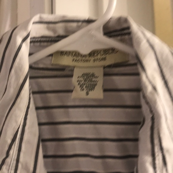 Cute button down blouse - Picture 2 of 3